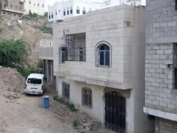 عمارة من طابقين