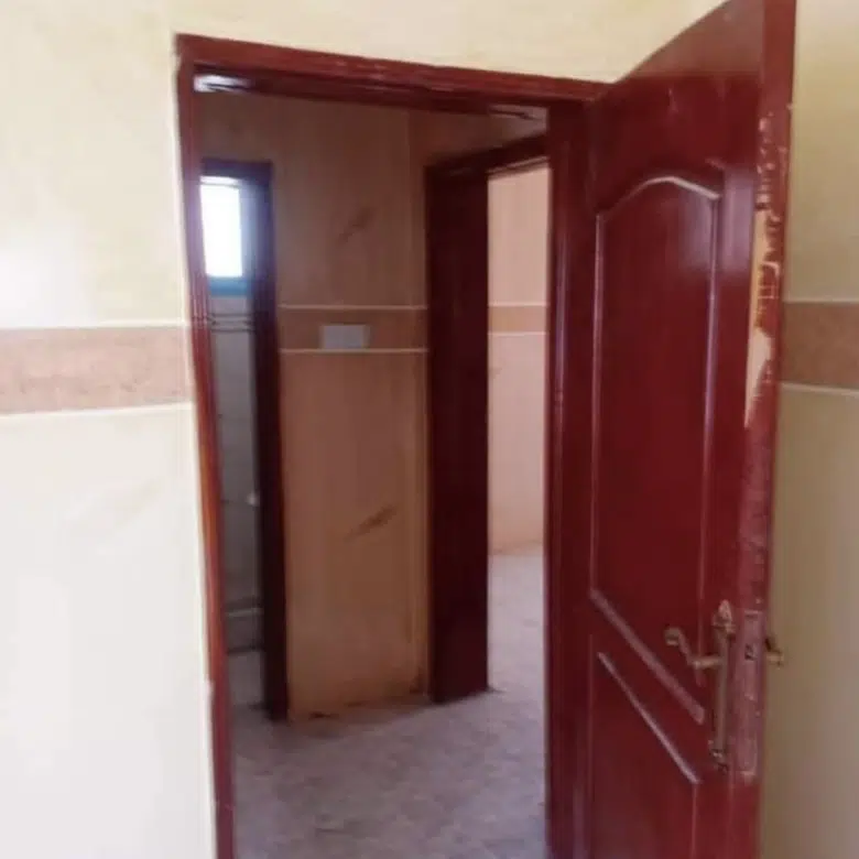 عمارة من طابقين
