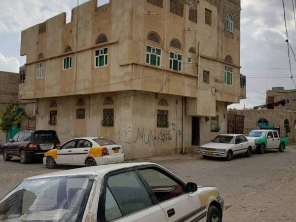 بيت للبيع في موقع مميز بدارس