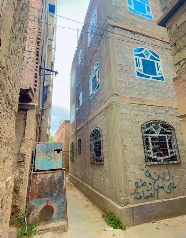  عرطة العرطات – عمارة استثمارية للبيع في قلب صنعاء