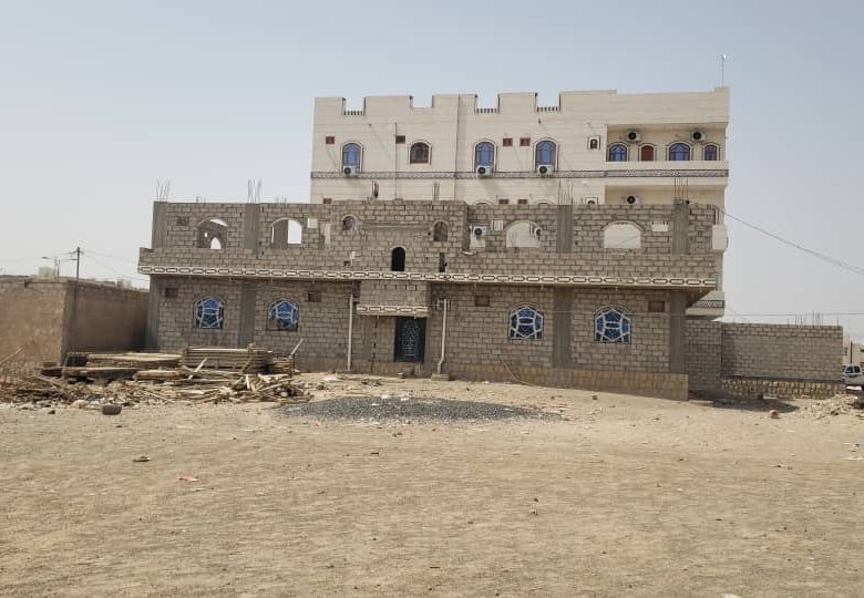 بيت من طابق بأربع شقق منفصلة