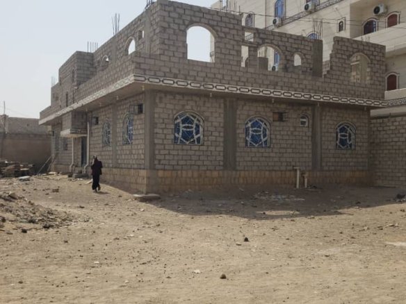 بيت من طابق بأربع شقق منفصلة