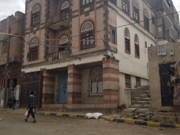  عمارة للبيع – موقع مميز جدًا (شيرتون – صنعاء)