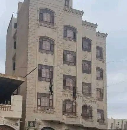 عمارة تجارية للبيع – وسط شملان (صنعاء)