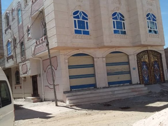 عمارة للبيع – قرب كلية المجتمع (صنعاء)