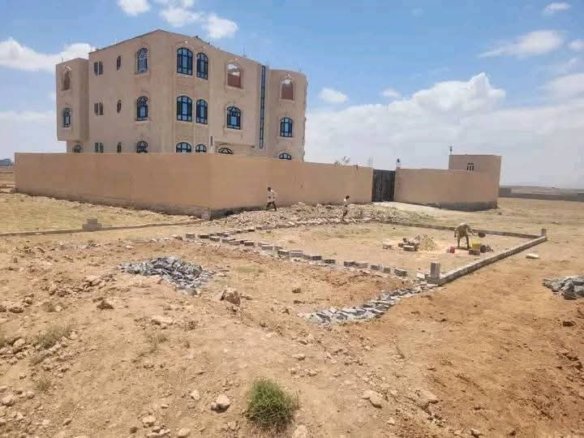 أراضي للبيع في قاع المنقب – صنعاء- اللبنة ب700 ألف