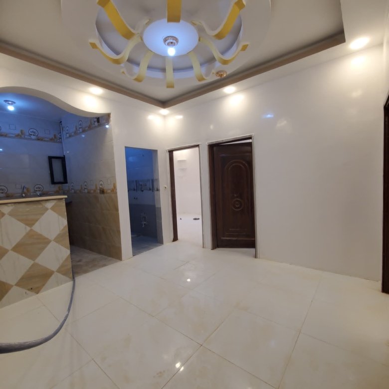 بيت مكون من ثلاث أدوار والسعر مغري جدا