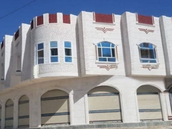 عمـــارة تجـــارية فخمة للبيع