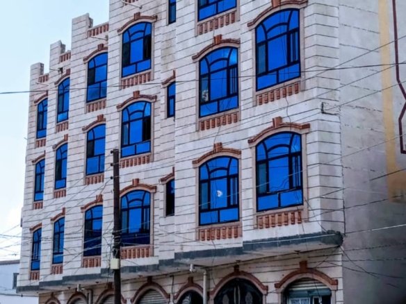 عمارة للبيع – الحصبة قريب حديقة الثورة 