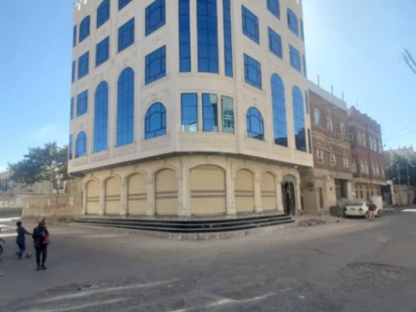 عمارة استثمارية للبيع – موقع ذهبي في قلب صنعاء