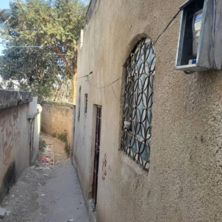 للبيع شقة مع سطح – فرصة عررررطة