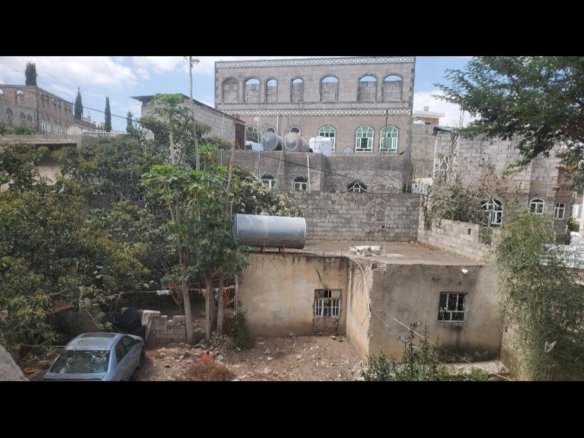 للبيع شقة مع سطح – فرصة عررررطة