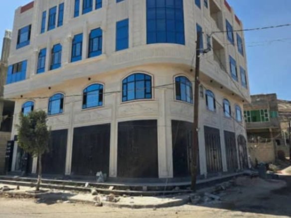 عمارة تجارية للبيع – موقع ذهبي في حي النهضة 