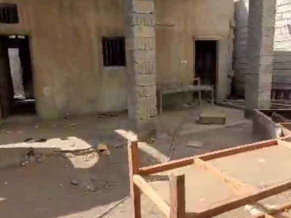 منزل شعبي في حارة الصادقية القديمة مديرية الحوك بالقرب من الربصه
