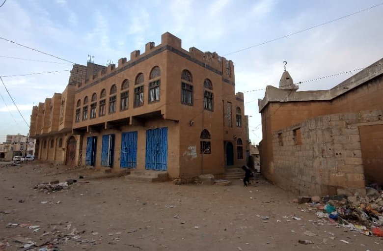 عمارة للبيع – حــزيــز (عرطة نادرة)