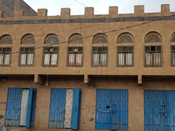 عمارة للبيع – حــزيــز (عرطة نادرة)