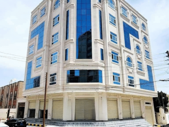 عمارة فاخرة جدًا للبيع – حدة (قرب الشارع العام)