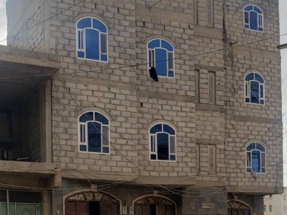 عرض عررررطة – بيت ثلاث أدوار للبيع
