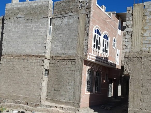  بيت للبيع قريب جداً من شارع تعز العام