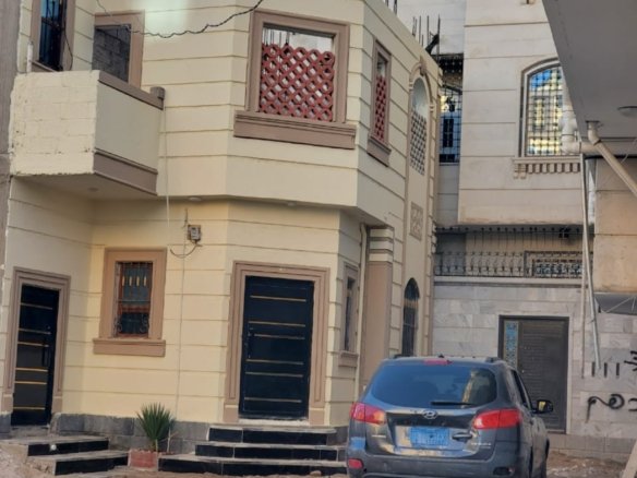فــلــة فاخــرة للبيــع – تشطيب ملــكي
