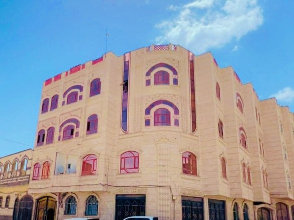 عمارة استثمارية في قمة الروعة – مطلة على الخط العام