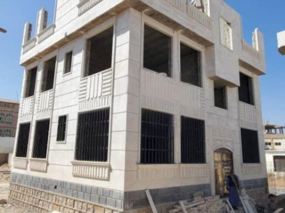 فرصة قوية – عمارة دورين وسترة (عظم) للبيع في موقع