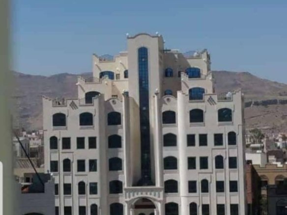 برج عملاق للبيع – فرصة استثمارية نادرة في موقع ذهبي 