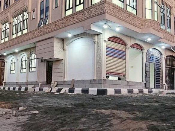 عمارة تجارية استثمارية للبيع في موقع استراتيجي